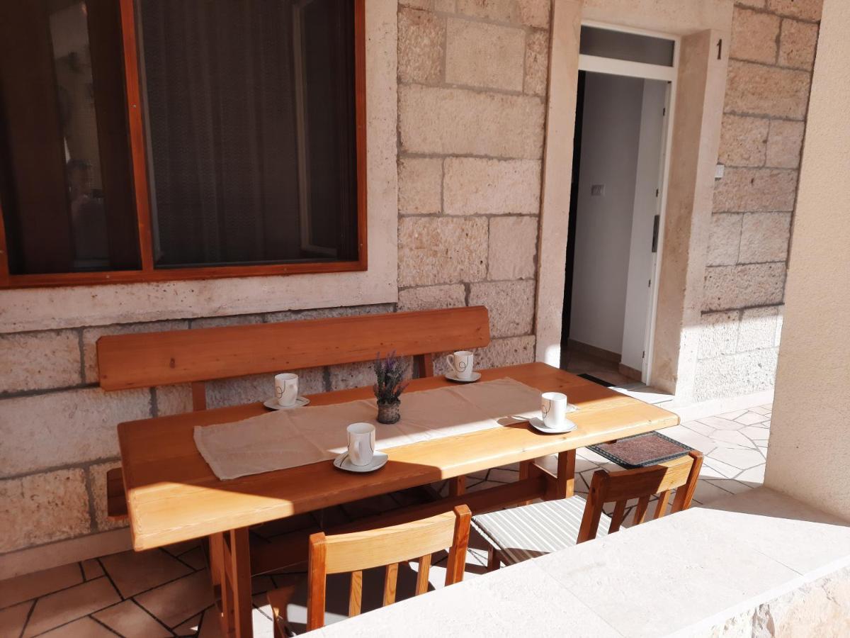 Apartments Villa Beba Komiza Exterior photo