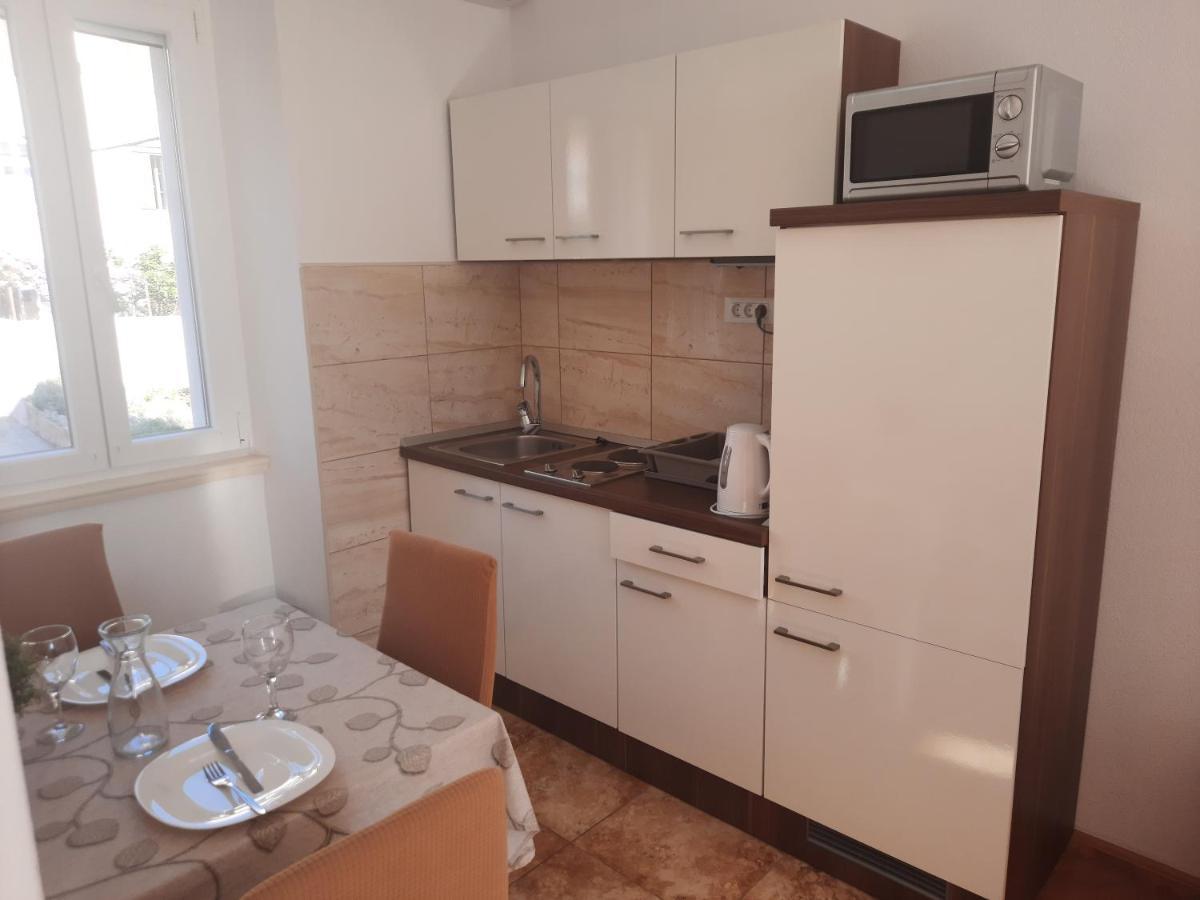 Apartments Villa Beba Komiza Exterior photo