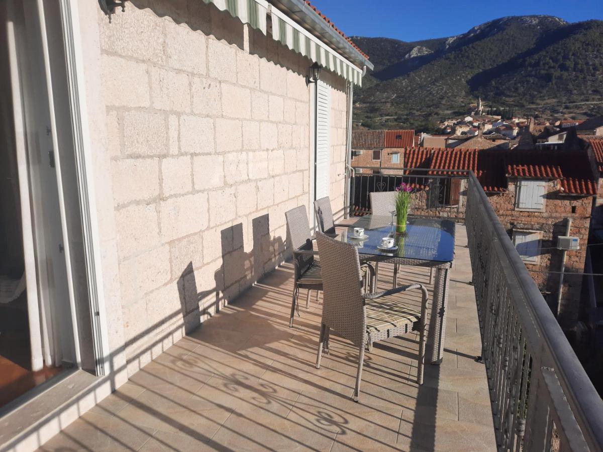 Apartments Villa Beba Komiza Exterior photo